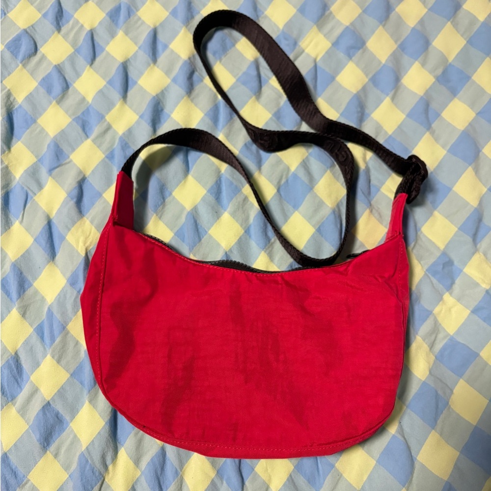 BAGGU Small nylon crescent in Red